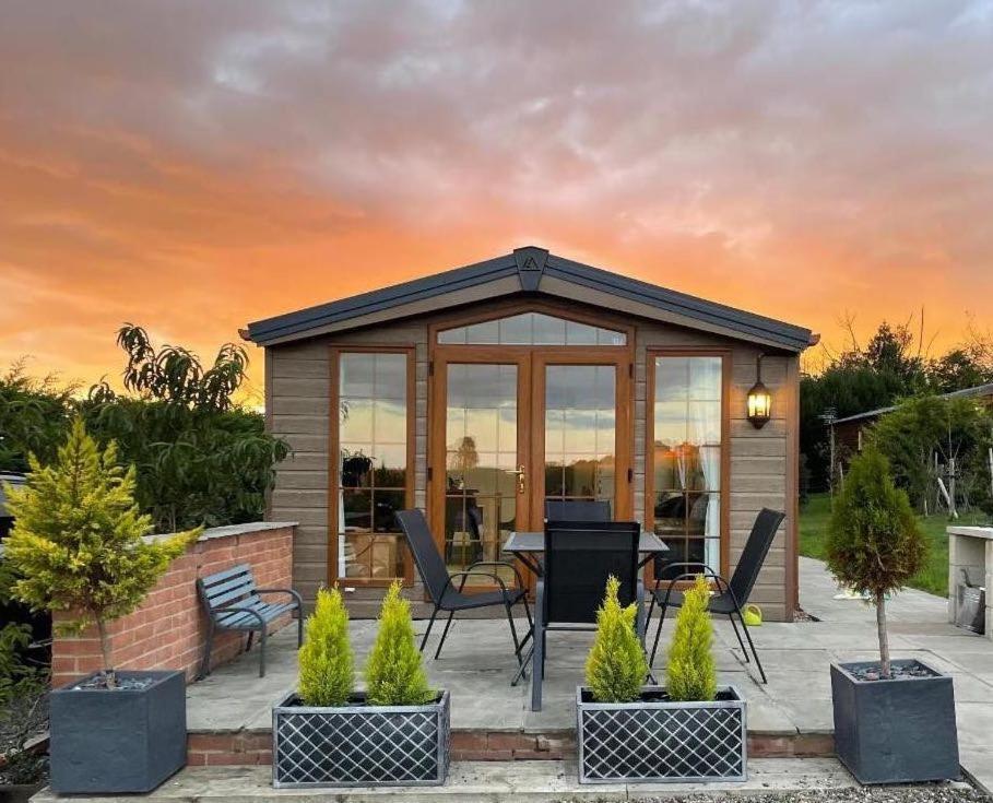 Fairview Farm Retreat: Luxury In Nottinghamshire Countryside Chalet *