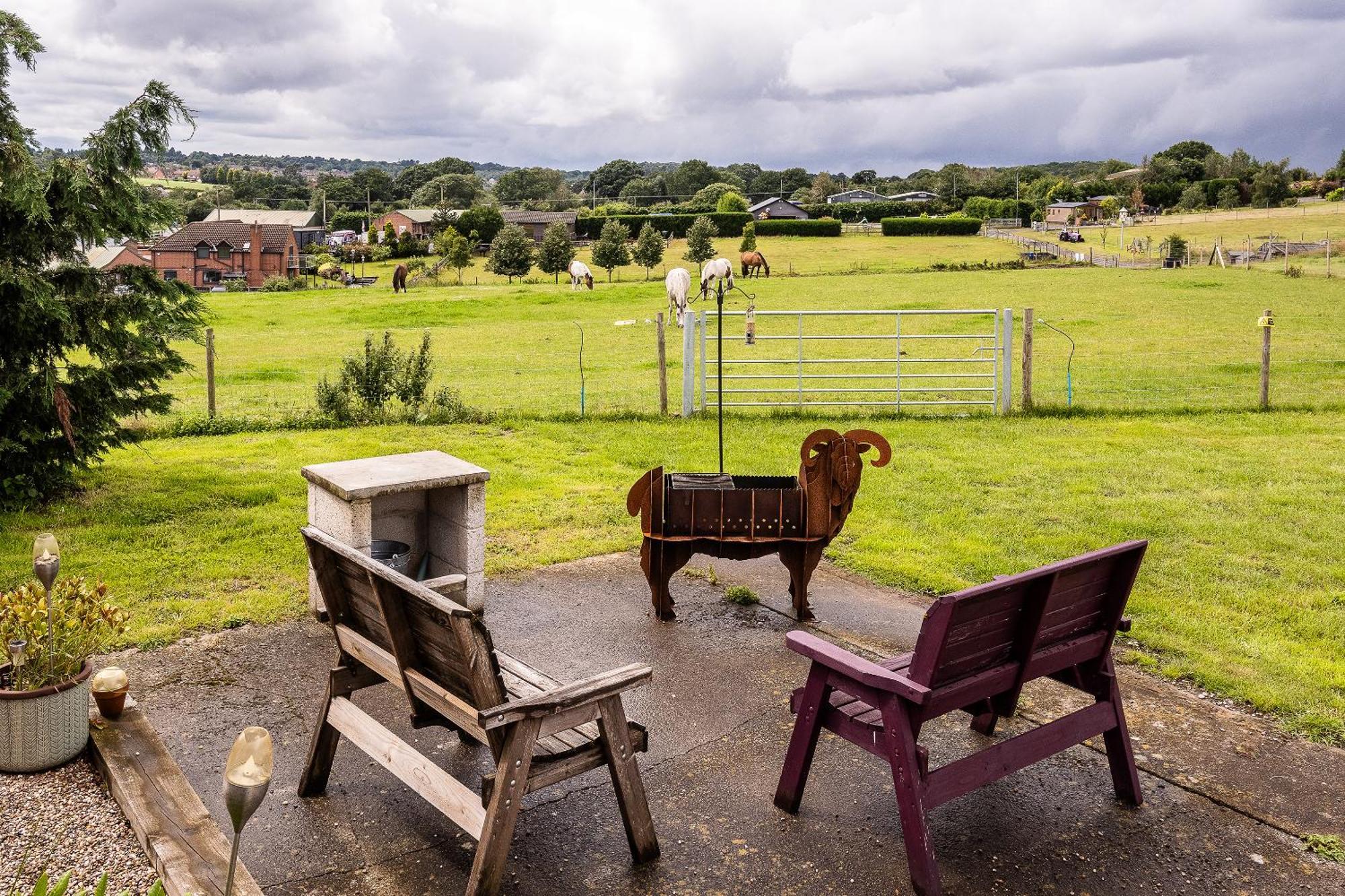 Fairview Farm Retreat: Luxury In Nottinghamshire Countryside Chalet *