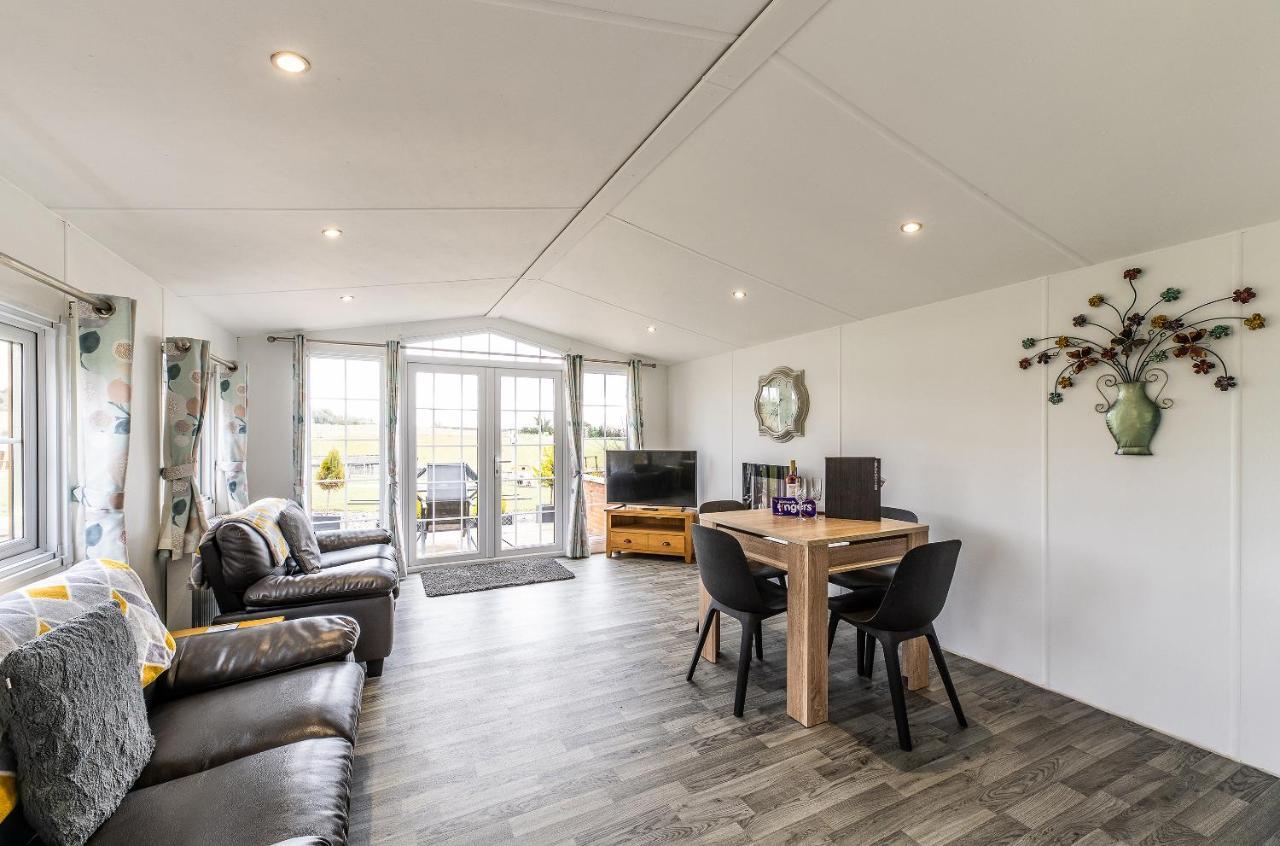 Chalet Fairview Farm Retreat: Luxury In Nottinghamshire Countryside *